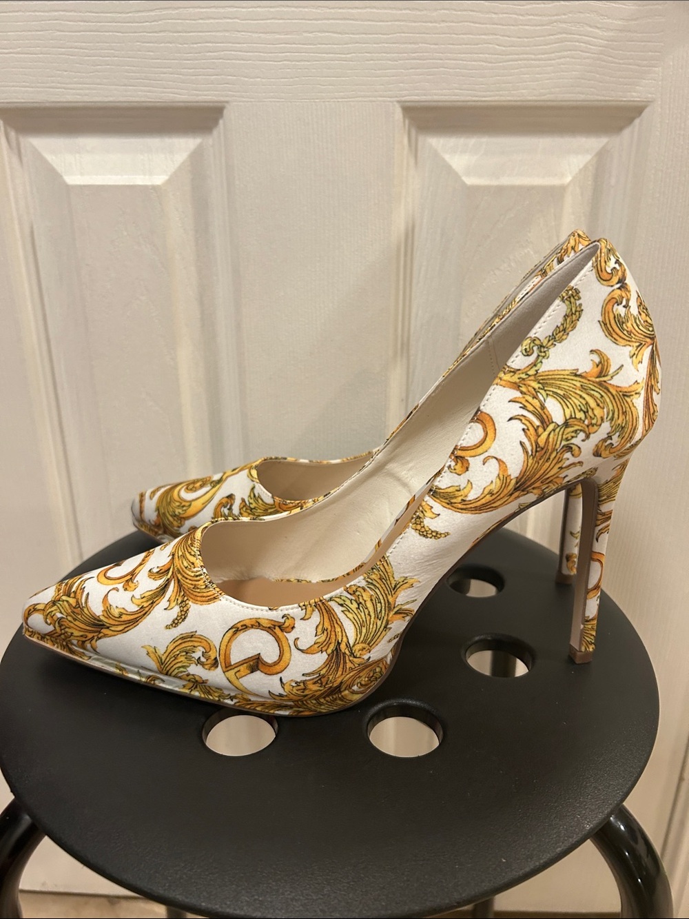 White and Gold Print Pumps Size 12